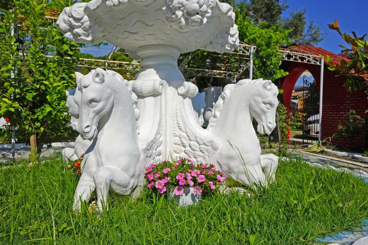 Villa Fofo - Beautiful Sea Front Villa With 650M2 Garden Nea Kallikrateia Экстерьер фото