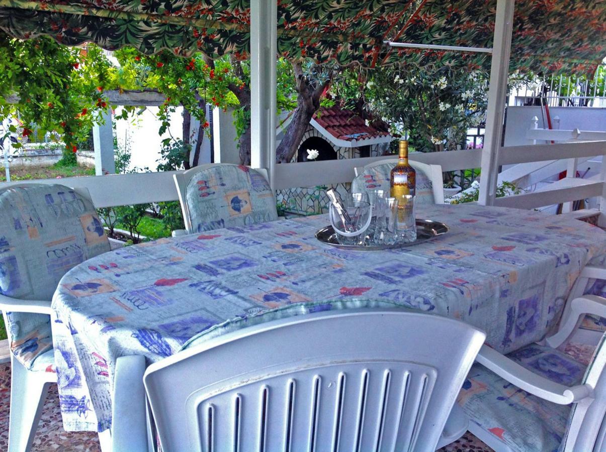 Villa Fofo - Beautiful Sea Front Villa With 650M2 Garden Nea Kallikrateia Экстерьер фото