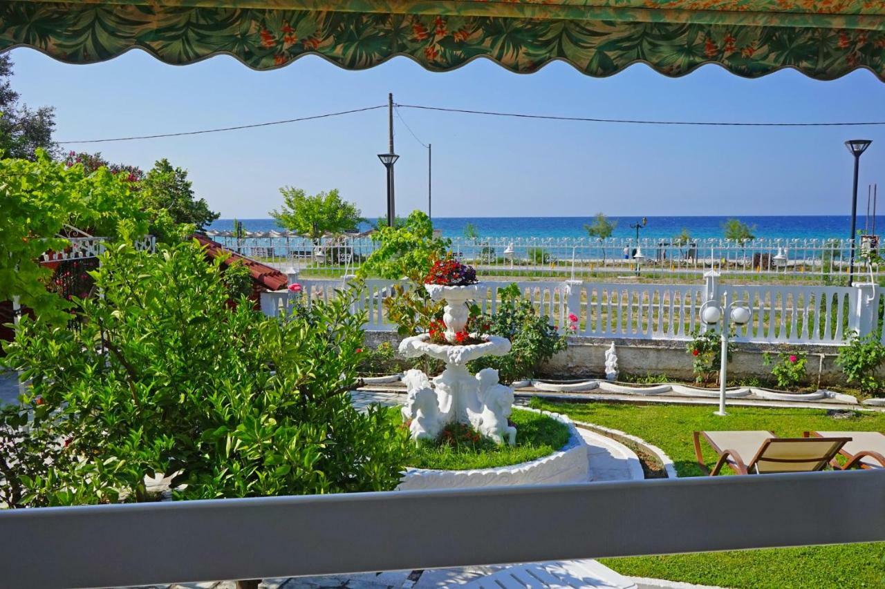 Villa Fofo - Beautiful Sea Front Villa With 650M2 Garden Nea Kallikrateia Экстерьер фото