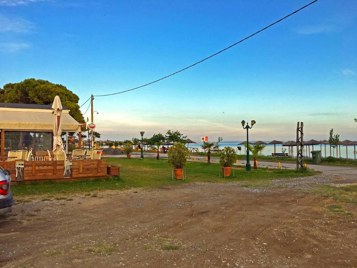 Villa Fofo - Beautiful Sea Front Villa With 650M2 Garden Nea Kallikrateia Экстерьер фото
