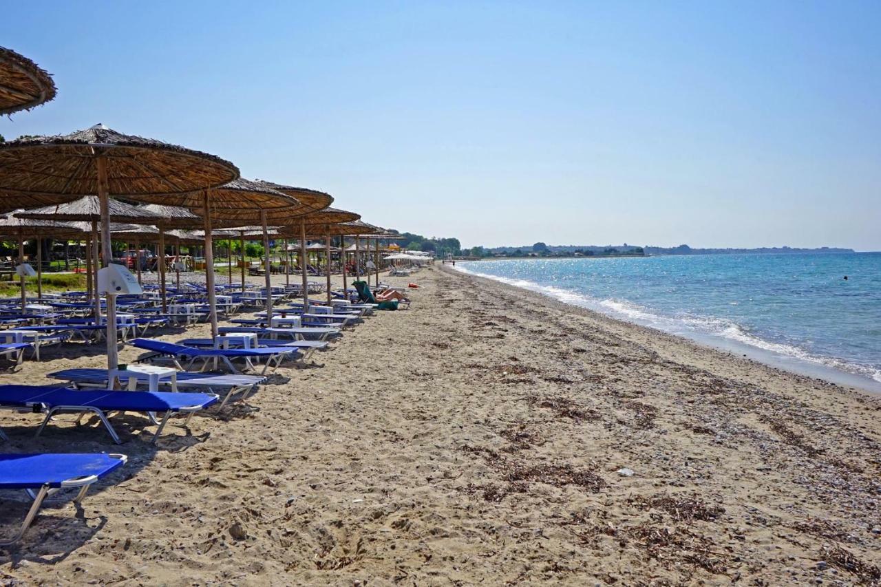 Villa Fofo - Beautiful Sea Front Villa With 650M2 Garden Nea Kallikrateia Экстерьер фото