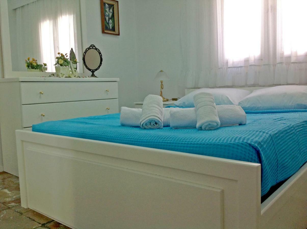 Villa Fofo - Beautiful Sea Front Villa With 650M2 Garden Nea Kallikrateia Экстерьер фото