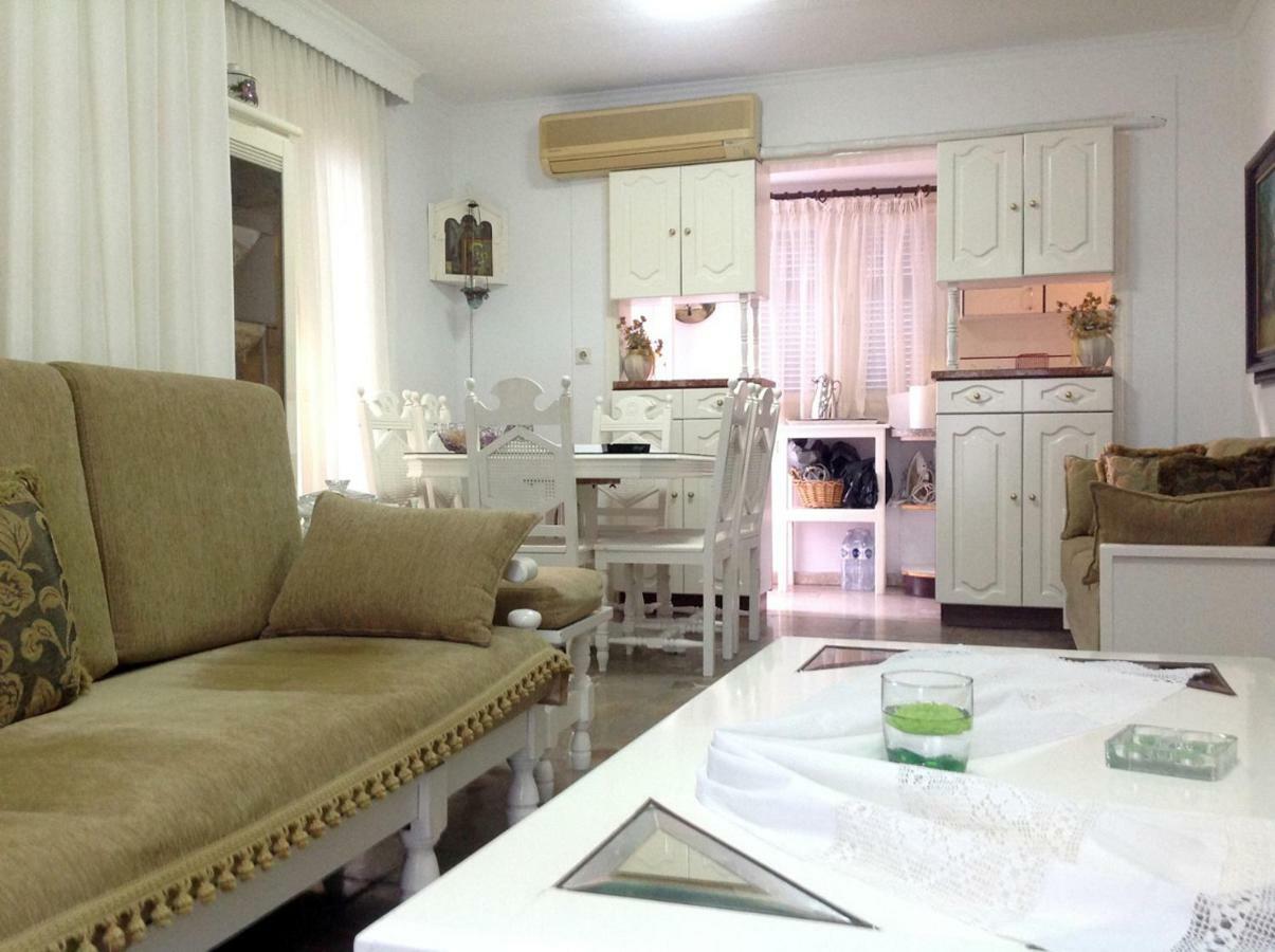 Villa Fofo - Beautiful Sea Front Villa With 650M2 Garden Nea Kallikrateia Экстерьер фото
